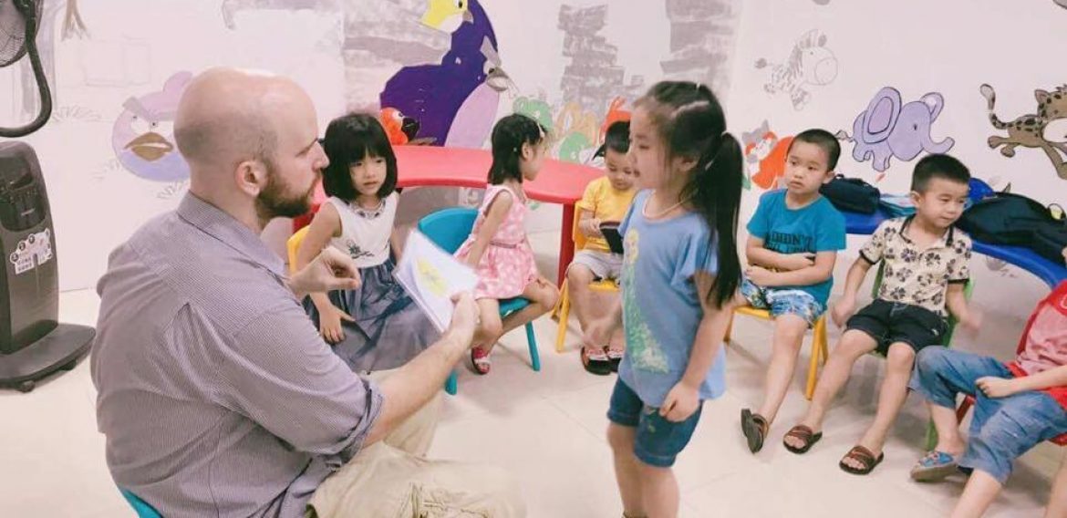 Tại sao nên cho trẻ học tiếng anh từ sớm? Nên hay không nên?